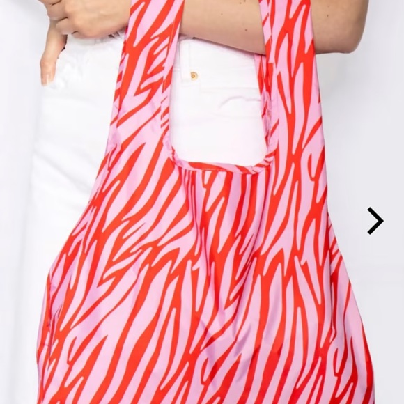 FINAL DROP🚨 💜 NWT reusable floral foldable grocery travel bag - Picture 4 of 5